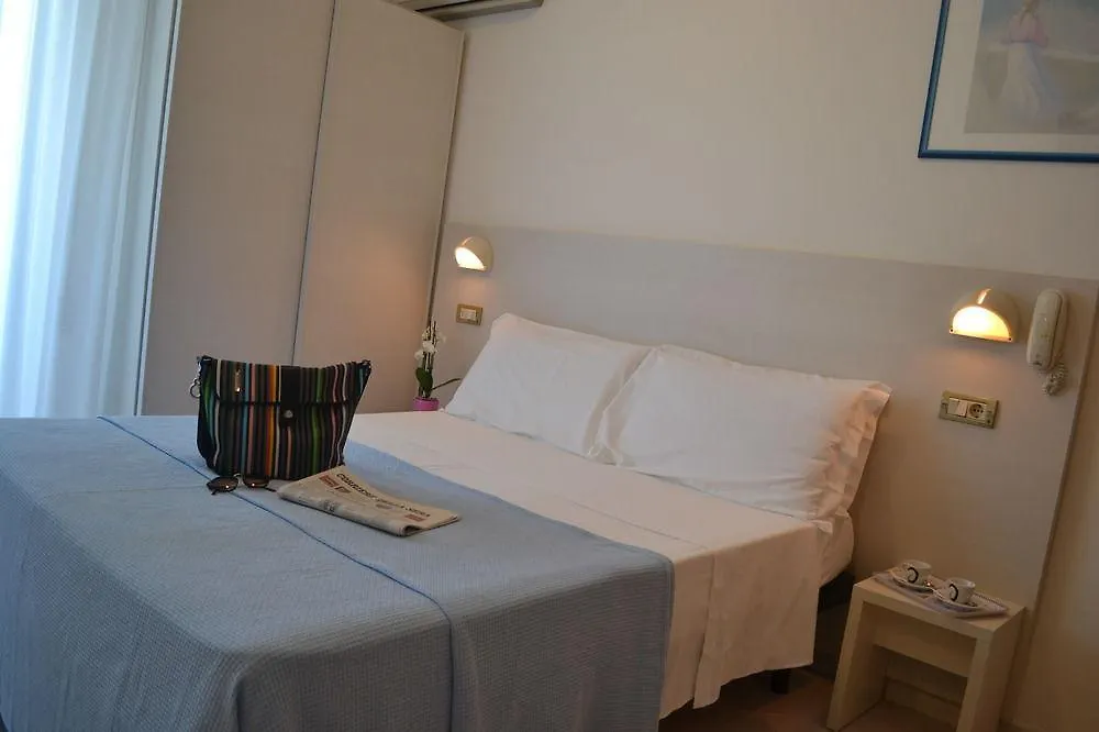 ***  ריצ'יונה Hotel Tre Rose איטליה