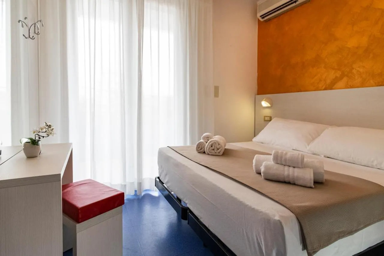 ***  ריצ'יונה Hotel Tre Rose איטליה