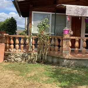 https://chalet-le-rose-del-chianti.it-tuscanyhotel.com