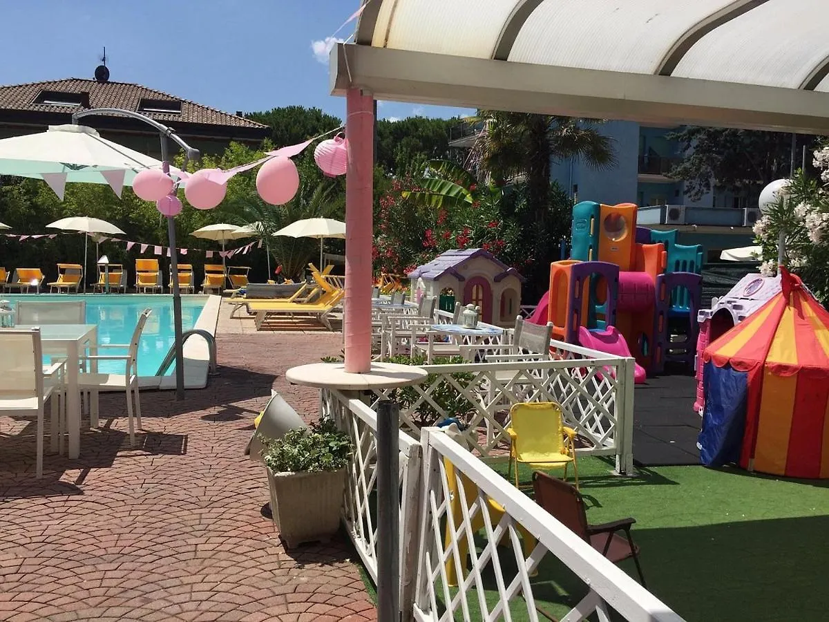 Hotel Tre Rose Riccione 3*,  Italia